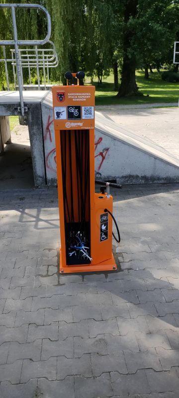 Samoobsługowa stacja naprawy rowerów w Zambrowie