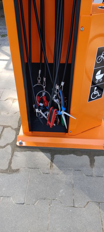 Samoobsługowa stacja naprawy rowerów w Zambrowie