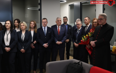 001 - Otwarcie nowej siedziby banku PKO BP  fot. J. Kurpiewska (8)
