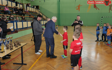 Piłkarskie emocje w Zambrowie! Relacja z Turnieju o Puchar Burmistrza 44
