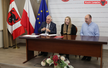 Zambr&oacute;w stawia na sport: Podpisanie um&oacute;w dotacyjnych ze stowarzyszeniami 23