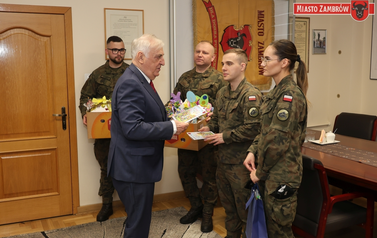 Przedszkolaki i uczniowie z Zambrowa wykonali wielkanocne ozdoby dla żołnierzy 2. Brygady Pancernej Legion&oacute;w 1
