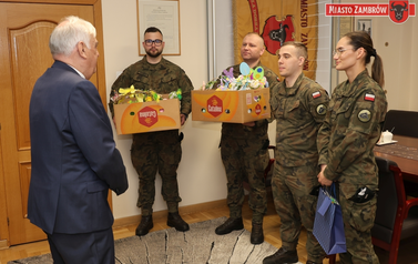 Przedszkolaki i uczniowie z Zambrowa wykonali wielkanocne ozdoby dla żołnierzy 2. Brygady Pancernej Legion&oacute;w 2