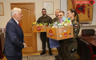 Przedszkolaki i uczniowie z Zambrowa wykonali wielkanocne ozdoby dla żołnierzy 2. Brygady Pancernej Legion&oacute;w 13