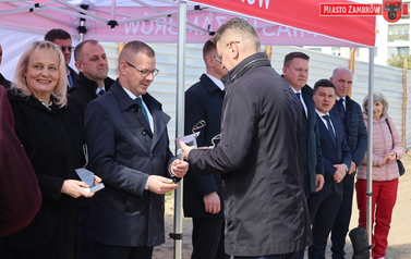 001 - symboliczne wmurowanie kamienia węgielnego ul. Magazynowa 8A 10 - 24.04.2026 r.  fot. J. Kurpiewska (173)
