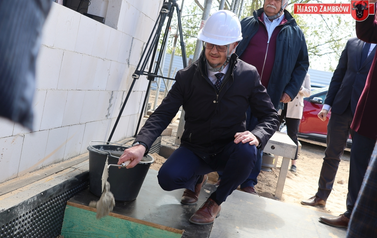 001 - symboliczne wmurowanie kamienia węgielnego ul. Magazynowa 8A 10 - 24.04.2026 r.  fot. J. Kurpiewska (150)