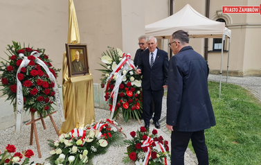 Miasto Zambr&oacute;w oddało hołd abp. J&oacute;zefowi Michalikowi &mdash; delegacja na pogrzebie w Bazylice Archikatedralnej w Przemyślu 1