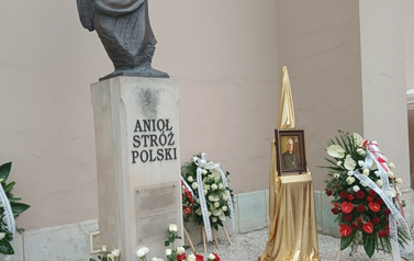 Miasto Zambr&oacute;w oddało hołd abp. J&oacute;zefowi Michalikowi &mdash; delegacja na pogrzebie w Bazylice Archikatedralnej w Przemyślu 13