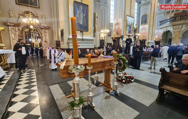 Miasto Zambr&oacute;w oddało hołd abp. J&oacute;zefowi Michalikowi &mdash; delegacja na pogrzebie w Bazylice Archikatedralnej w Przemyślu 18