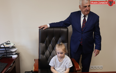 002 - Przedszkolaki z MP 1 z wizytą u Birmistrza 26.05.2026r. J. Kurpiewska (137)