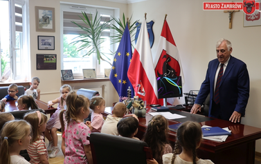 002 - Przedszkolaki z MP 1 z wizytą u Birmistrza 26.05.2026r. J. Kurpiewska (106)