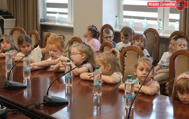 002 - Przedszkolaki z MP 1 z wizytą u Birmistrza 26.05.2026r. J. Kurpiewska (28)