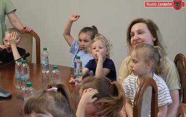 002 - Przedszkolaki z MP 1 z wizytą u Birmistrza 26.05.2026r. J. Kurpiewska (18)