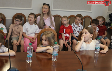 002 - Przedszkolaki z MP 1 z wizytą u Birmistrza 26.05.2026r. J. Kurpiewska (15)