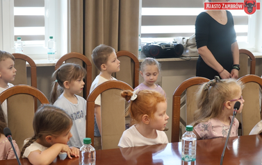 002 - Przedszkolaki z MP 1 z wizytą u Birmistrza 26.05.2026r. J. Kurpiewska (10)