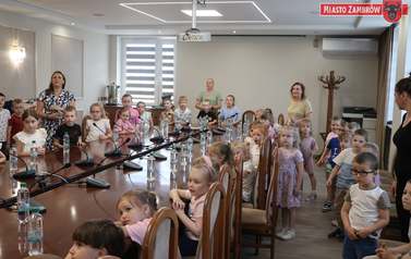 002 - Przedszkolaki z MP 1 z wizytą u Birmistrza 26.05.2026r. J. Kurpiewska (1)