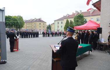 Powiatowe Obchody Dnia Strażaka w Zambrowie &mdash; Odznaczenia, Awanse i Wzruszające Chwile 18