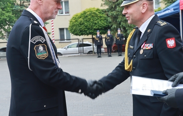 Powiatowe Obchody Dnia Strażaka w Zambrowie &mdash; Odznaczenia, Awanse i Wzruszające Chwile 38