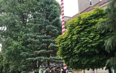Powiatowe Obchody Dnia Strażaka w Zambrowie &mdash; Odznaczenia, Awanse i Wzruszające Chwile 53