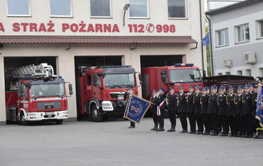 Powiatowe Obchody Dnia Strażaka w Zambrowie &mdash; Odznaczenia, Awanse i Wzruszające Chwile 79