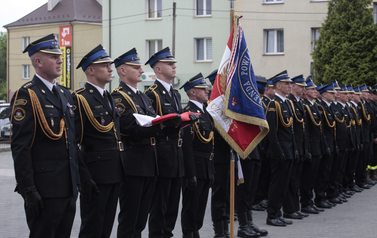 Powiatowe Obchody Dnia Strażaka w Zambrowie &mdash; Odznaczenia, Awanse i Wzruszające Chwile 83