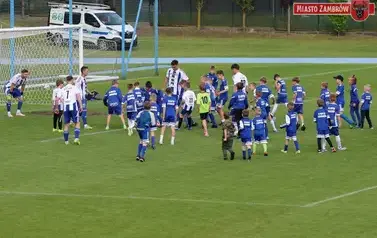 Piłkarskie Święto na Stadionie Miejskim &mdash; Olimpia Zambr&oacute;w żegna sezon z awansem do III Ligi! 2