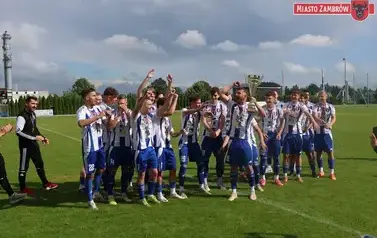 Piłkarskie Święto na Stadionie Miejskim &mdash; Olimpia Zambr&oacute;w żegna sezon z awansem do III Ligi! 17