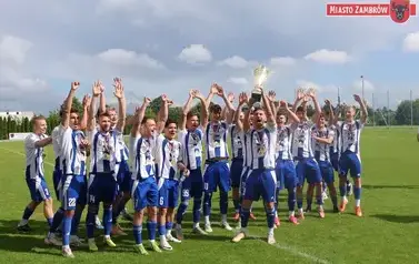 Piłkarskie Święto na Stadionie Miejskim &mdash; Olimpia Zambr&oacute;w żegna sezon z awansem do III Ligi! 18