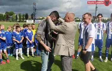 Piłkarskie Święto na Stadionie Miejskim &mdash; Olimpia Zambr&oacute;w żegna sezon z awansem do III Ligi! 23