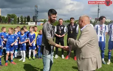 Piłkarskie Święto na Stadionie Miejskim &mdash; Olimpia Zambr&oacute;w żegna sezon z awansem do III Ligi! 24