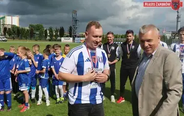 Piłkarskie Święto na Stadionie Miejskim &mdash; Olimpia Zambr&oacute;w żegna sezon z awansem do III Ligi! 27