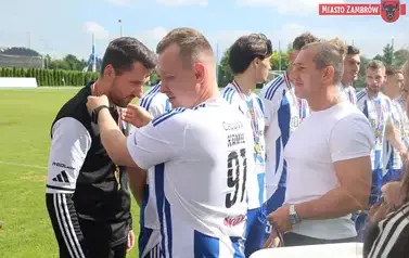 Piłkarskie Święto na Stadionie Miejskim &mdash; Olimpia Zambr&oacute;w żegna sezon z awansem do III Ligi! 35