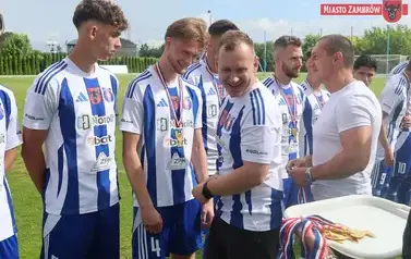Piłkarskie Święto na Stadionie Miejskim &mdash; Olimpia Zambr&oacute;w żegna sezon z awansem do III Ligi! 43