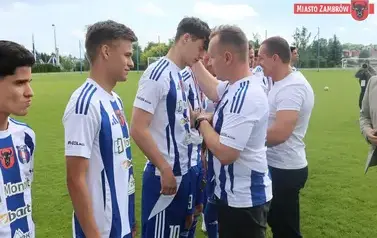 Piłkarskie Święto na Stadionie Miejskim &mdash; Olimpia Zambr&oacute;w żegna sezon z awansem do III Ligi! 55