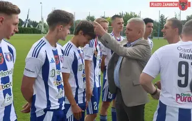 Piłkarskie Święto na Stadionie Miejskim &mdash; Olimpia Zambr&oacute;w żegna sezon z awansem do III Ligi! 63