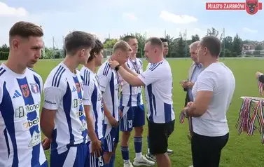Piłkarskie Święto na Stadionie Miejskim &mdash; Olimpia Zambr&oacute;w żegna sezon z awansem do III Ligi! 65