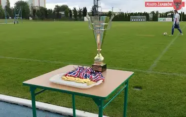 Piłkarskie Święto na Stadionie Miejskim &mdash; Olimpia Zambr&oacute;w żegna sezon z awansem do III Ligi! 74