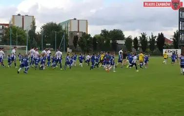 Piłkarskie Święto na Stadionie Miejskim &mdash; Olimpia Zambr&oacute;w żegna sezon z awansem do III Ligi! 75