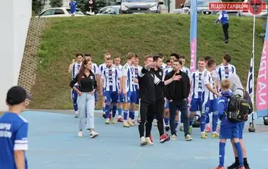 Piłkarskie Święto na Stadionie Miejskim &mdash; Olimpia Zambr&oacute;w żegna sezon z awansem do III Ligi! 77