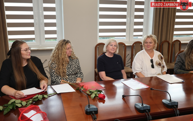 Uroczyste Wręczenie Akt&oacute;w Awansu Zawodowego Nauczycieli w Zambrowie 3