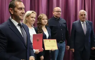 Nagrody Burmistrza Miasta Zambr&oacute;w trafiły do najzdolniejszych uczni&oacute;w szk&oacute;ł podstawowych 20