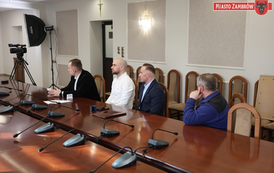 Zambr&oacute;w stawia na sport: Podpisanie um&oacute;w dotacyjnych ze stowarzyszeniami 25