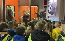 Galeria aktualności Wizyta Przedszkolak&oacute;w z MP3 w Regionalnej Izbie Historycznej MOK w Zambrowie 1