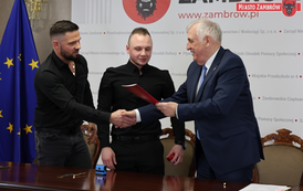 Wsparcie dla lokalnych inicjatyw: Podpisanie um&oacute;w z organizacjami pozarządowymi w Zambrowie 3