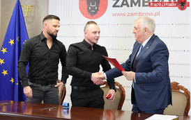Wsparcie dla lokalnych inicjatyw: Podpisanie um&oacute;w z organizacjami pozarządowymi w Zambrowie 4