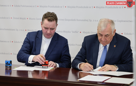 Wsparcie dla lokalnych inicjatyw: Podpisanie um&oacute;w z organizacjami pozarządowymi w Zambrowie 7