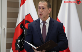Wsparcie dla lokalnych inicjatyw: Podpisanie um&oacute;w z organizacjami pozarządowymi w Zambrowie 12