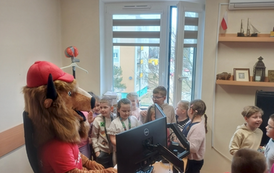 Wizyta uczni&oacute;w z SP nr 3 w Urzędzie Miasta Zambr&oacute;w 18