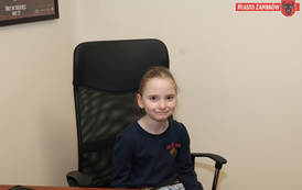 Mali goście w Urzędzie Miasta Zambr&oacute;w - Dzieci z Miejskiego Przedszkola nr 5 z wizytą u Burmistrza 4