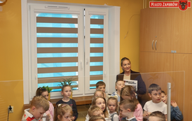 Mali goście w Urzędzie Miasta Zambr&oacute;w - Dzieci z Miejskiego Przedszkola nr 5 z wizytą u Burmistrza 13